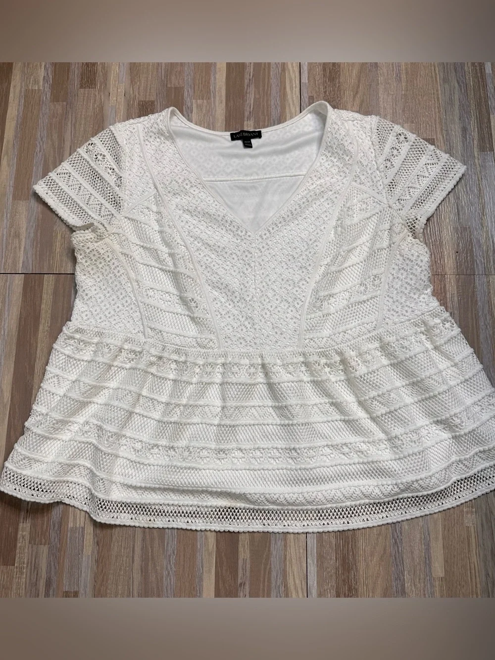 Lane Bryant Creamy White Lace Knit V-Neck Peplum Top Women’s Plus Size 22/24 (2x